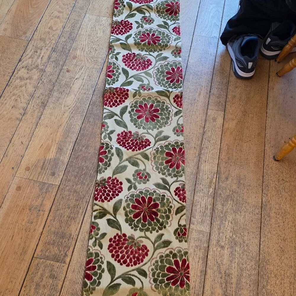 Vintage Crate & Barrel Jacquard Ophelia Table Runner 14 x 90